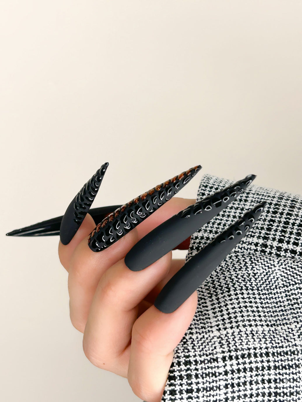 SNAKE YOUR NAILS 🐍