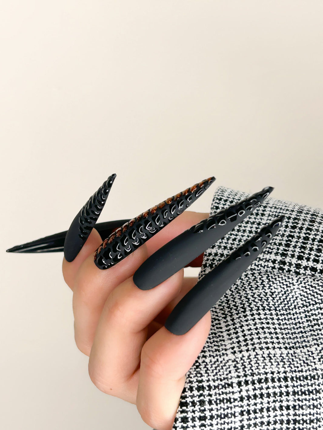 SNAKE YOUR NAILS 🐍
