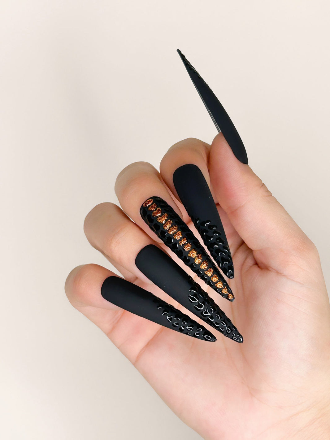 SNAKE YOUR NAILS 🐍